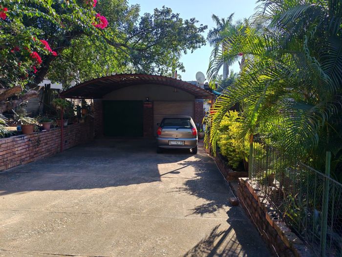 House For Sale in West Acres Ext 1: 4 beds, pool, double garage, great potential.
