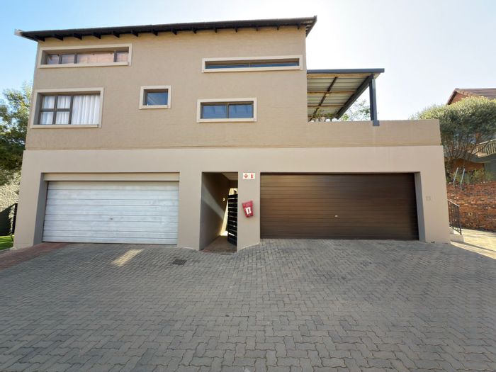 Bronberg House For Sale: 3 bedrooms, office space, double garage, convenient amenities.