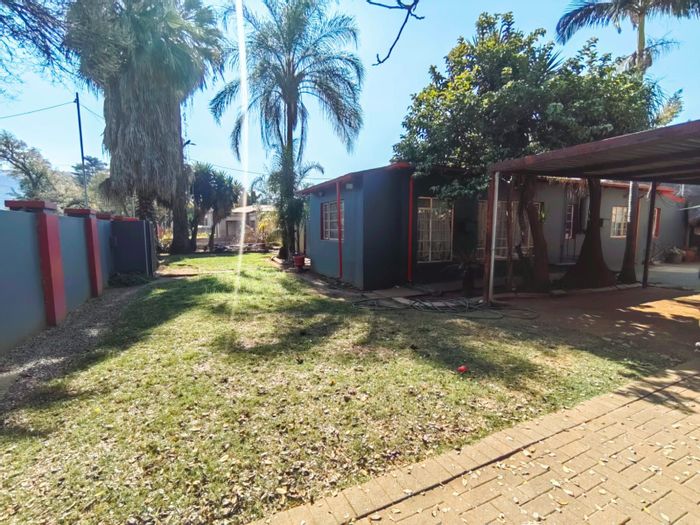 4 Bedroom House For Sale in Mayville with ample parking and spacious layout.
