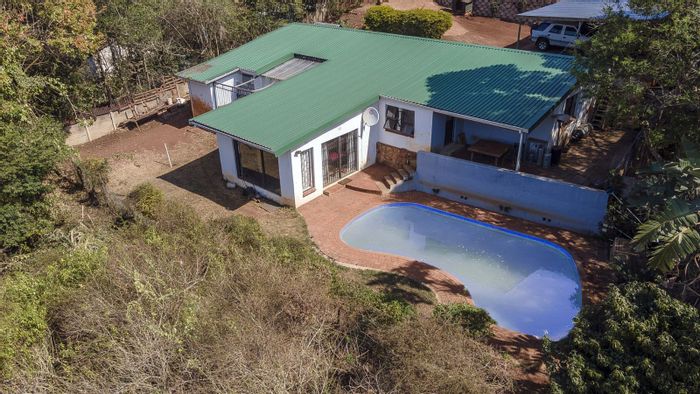 3-Bedroom House with Pool and Garden in Waterfall - For Sale