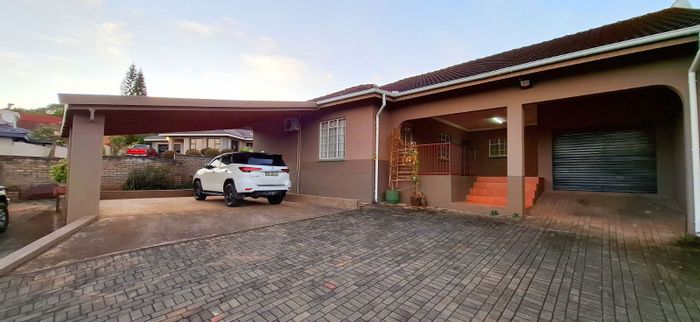 For Sale: Tzangeni Townhouse with 3 bedrooms, private garden, secure estate access.