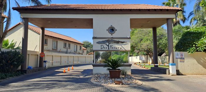 Annlin Townhouse For Sale: Pet-friendly, clubhouse, pool, spacious garden, secure living.