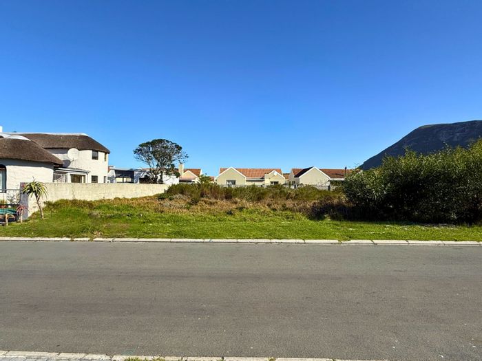 Franskraal For Sale: 700m² vacant land, 1km from beach, utilities ready.