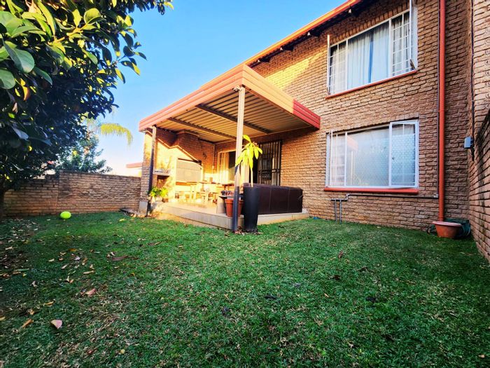 For Sale: Townhouse in Moreleta Park with 4 bedrooms, patio, and garage.