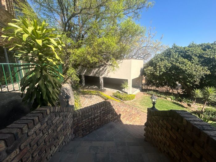Nelspruit Ext 2: Spacious house with pool, garage, and separate cottage flat to rent.