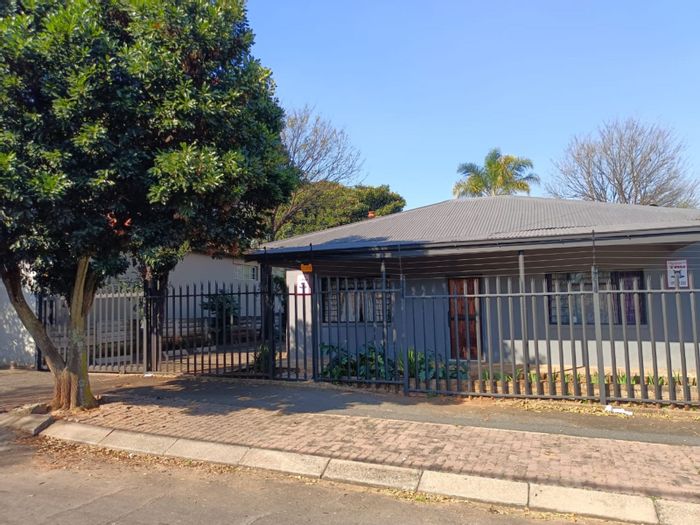 For Sale: Westdene House with 7 rooms, student accommodation, and secure parking.