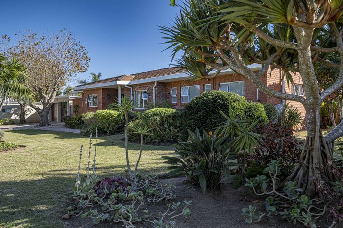 For Sale: Fernglen House with pool, garden, solar panels, and spacious layout.
