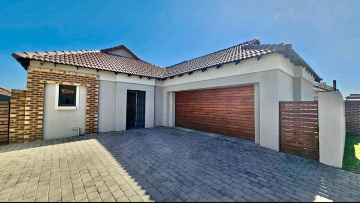 For Sale: Townhouse in Terra Nova with 3 beds, double garage, and outdoor space.