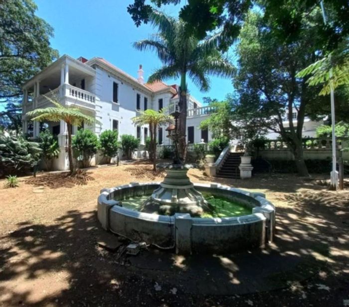 Heritage house in Essenwood for sale, ideal for boutique hotel or conference center.