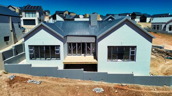 For Sale: House in Outeniquasbosch with 3 bedrooms, open-plan living, and wildlife estate.