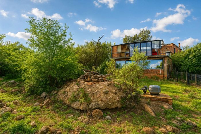 Hennops River Farm For Sale: Income-generating cottages, pool, and expansive outdoor spaces.