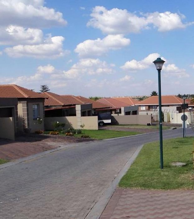 3-Bedroom Cluster to Rent in Birchleigh with 24/7 Security and Garages.