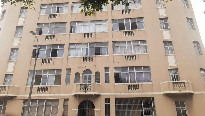 For Sale: Apartment in Port Elizabeth Central, 2 beds, close to transport amenities.