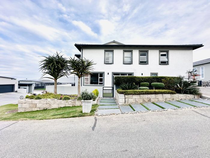 House for Sale in Pinnacle Point Golf Estate: Ocean views, golf access, spacious living.