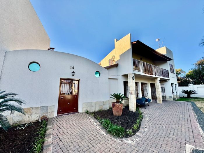 For Sale: 4-Bedroom House in Secunda Central with Pool, Flatlet, and Garages.