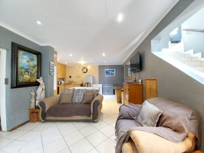 For Sale: Albertville House with 7 Bedrooms, 3 Kitchens, and 6 Parking Spaces.