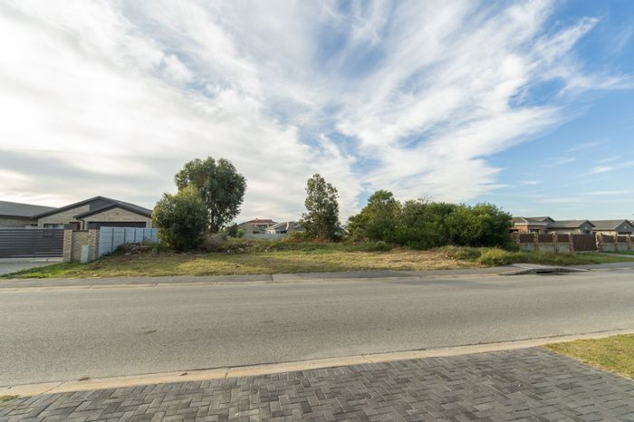 For Sale: Vacant Land Residential in Fairview, 900m2 with approved plans for two dwellings.
