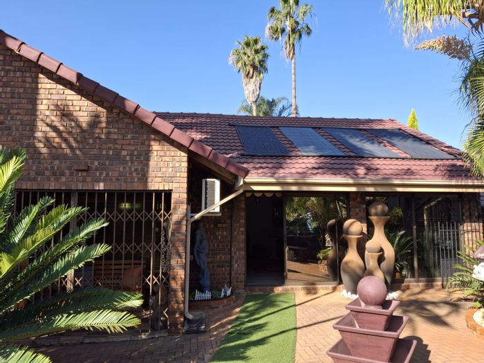 House for Sale in Dorandia: 4 Bedrooms, Pool, Entertainment Area, Double Garage.