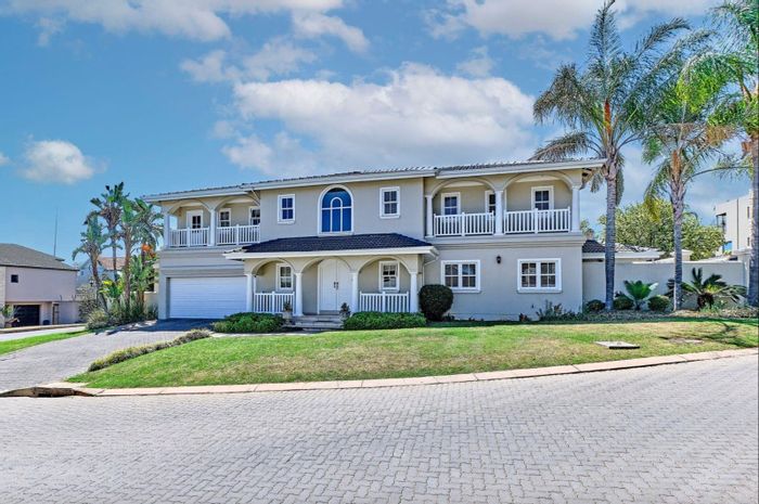House for Sale in Woodmead: 5 bedrooms, clubhouse, tennis courts, secure estate.