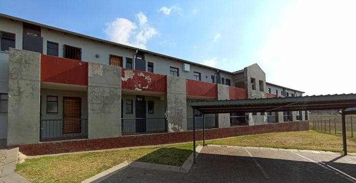 2 Bedroom Apartment For Sale in Summerset with scenic views and convenient amenities.