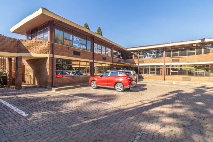 For Sale: Office in Bergbron with ample parking, security, and flexible usage options.