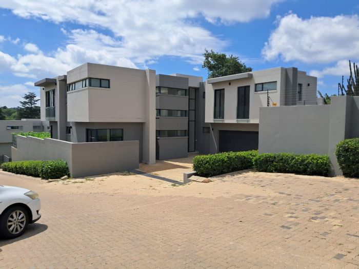 For Sale: House in Bryanston with 5 suites, pool, and gourmet kitchen.