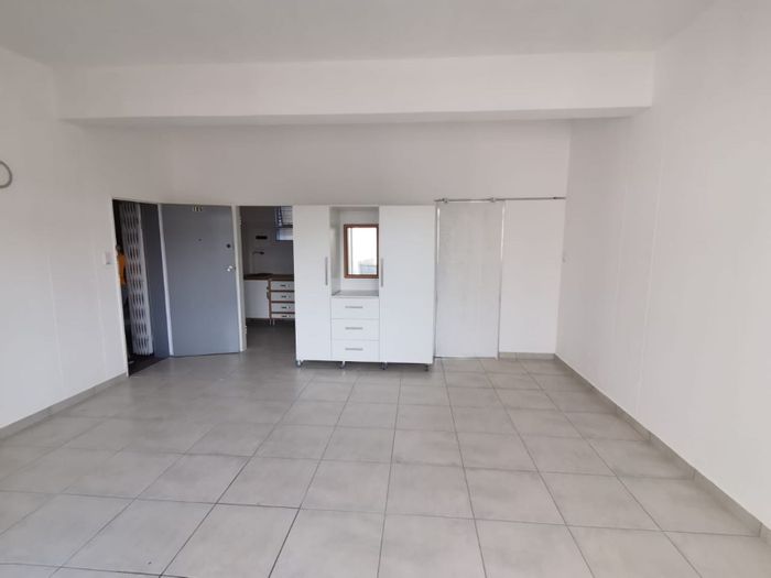For Sale: Apartment in Nelspruit Ext 5 with balcony, carport, and low levies.