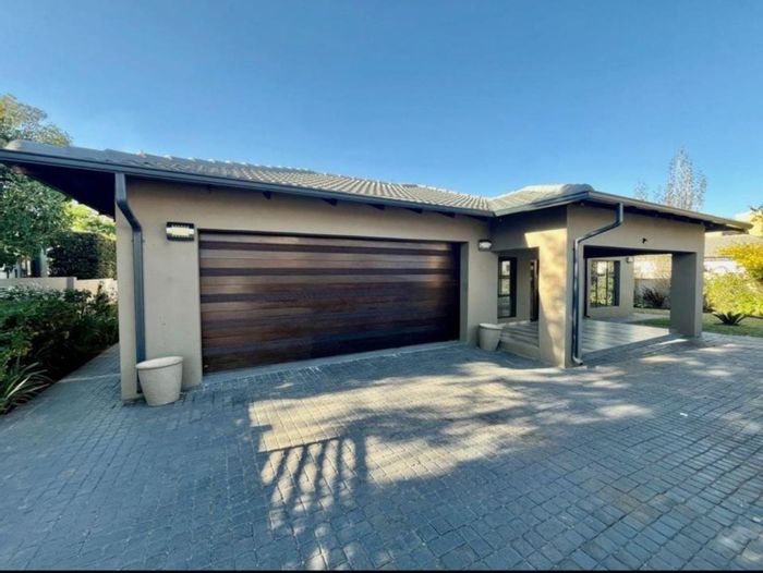 House To Rent in Silver Lakes: 4 Bedrooms, Double Garage, Private Garden, Ensuite Bathrooms.