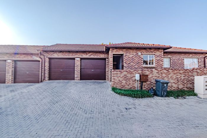 Amberfield Townhouse For Sale: 2 beds, pet-friendly garden, double garage, secure complex.