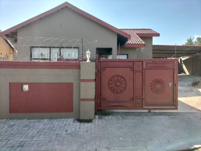 3-Bedroom House For Sale in Kamagugu with secure parking and proximity to amenities.