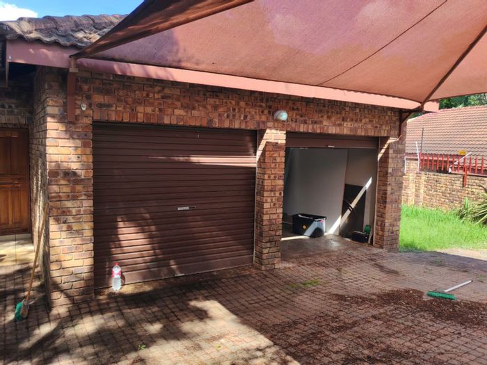 For Sale: 3-bed house in West Acres with double garage, near schools and shopping.
