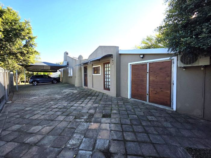 Spacious 4-bedroom house with entertainment area in George South, For Sale.