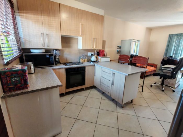 For Sale: Apartment in Monavoni with 24-hour security, 2 bedrooms, and parking.