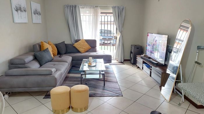 For Sale: Apartment in Monavoni with 2 beds, 2 baths, 24-hour security.