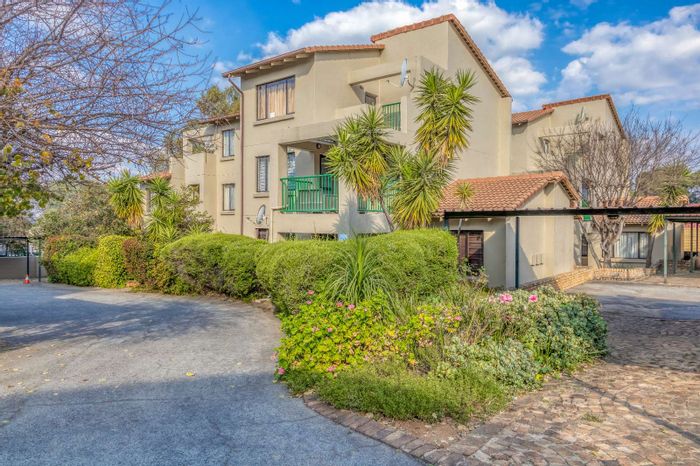 Northwold Apartment For Sale: Top floor, private patio, pool, 24-hour security.