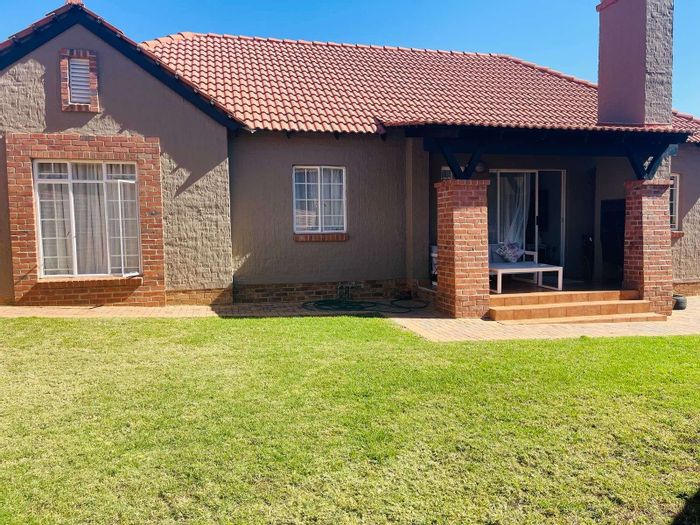 3-Bedroom Townhouse For Sale in North View Estate with secure entry and amenities.