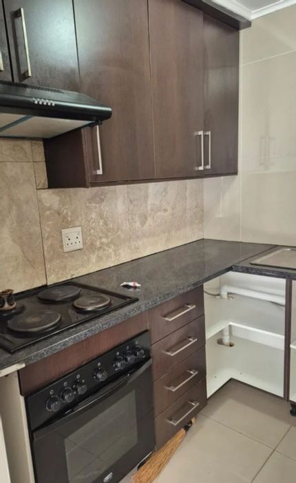 Blairgowrie House To Rent: 1 Bed, Garage, WiFi, Pool, Utilities Included.