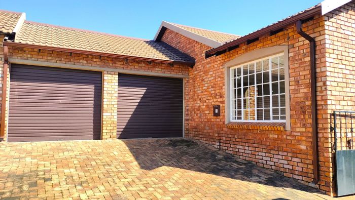 For Sale: Townhouse in Amorosa with 3 beds, wrap-around garden, and double garage.
