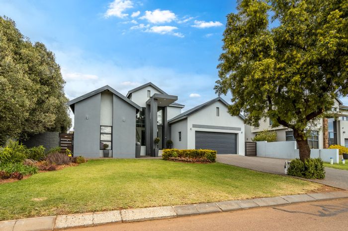 For Sale: House in The Hills Game Reserve Estate with pool, study, and clubhouse.