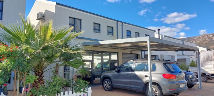 Cluster home for sale in Onverwacht with open plan living and outdoor braai.