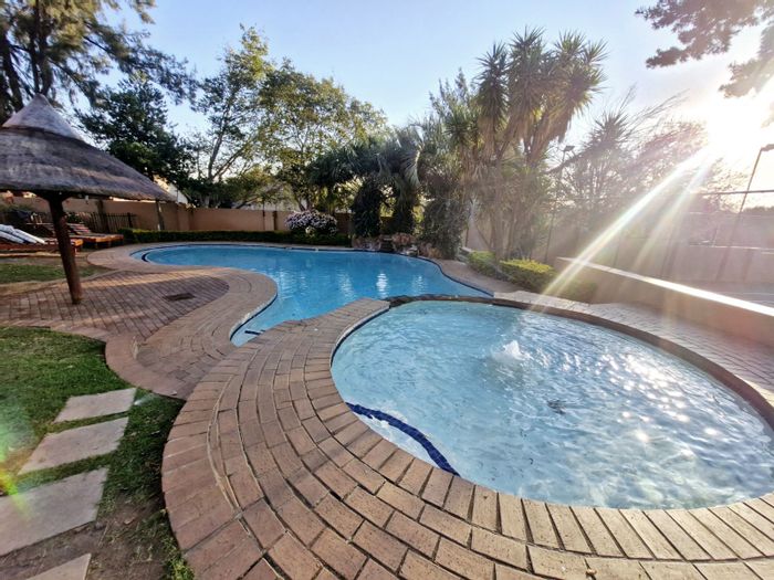 Two-bedroom apartment in Fourways with pools, restaurant, and pet-friendly amenities for sale.