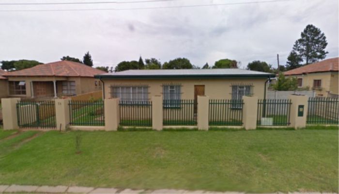 Rayton Central House For Sale: 3 Bedrooms, 1 Bathroom, Covered Patio, 5 Carports.