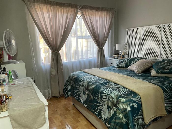 Welgelegen House For Sale: 3 beds, pool, braai area, near schools and shops.