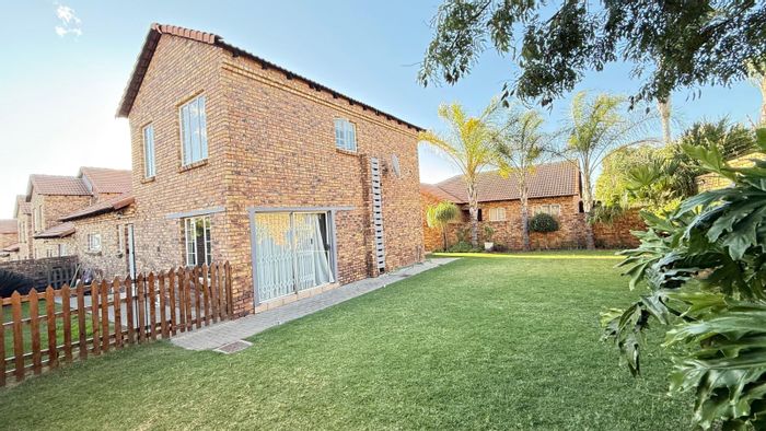 3-Bed, 2-Bath House for Sale in Amberfield Manor with double garage and garden.