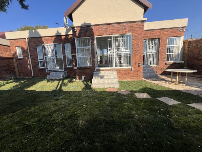 3-Bedroom Townhouse To Rent in Winchester Hills with Garden, Garage, and Cottage.