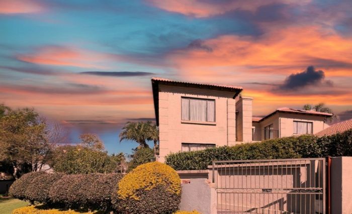 5-Bedroom House For Sale in Moreleta Park with Pool, Study, and Security.