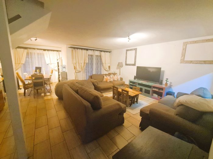Townhouse For Sale in Hennopspark: 3 bedrooms, private garden, secure complex.