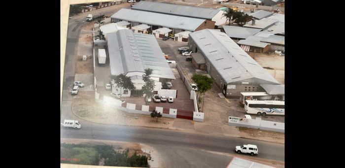 For Sale: Industrial property in Ladine with 11 units, strong rental income.