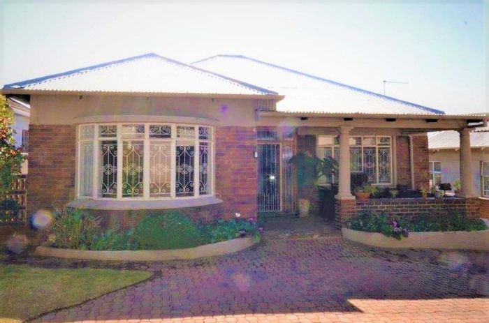 Property #ENT0204308, House for sale in Lenasia