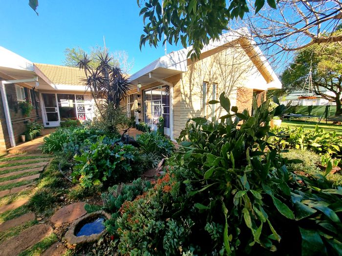 Property #ENT0204960, House for sale in Potchefstroom Central
